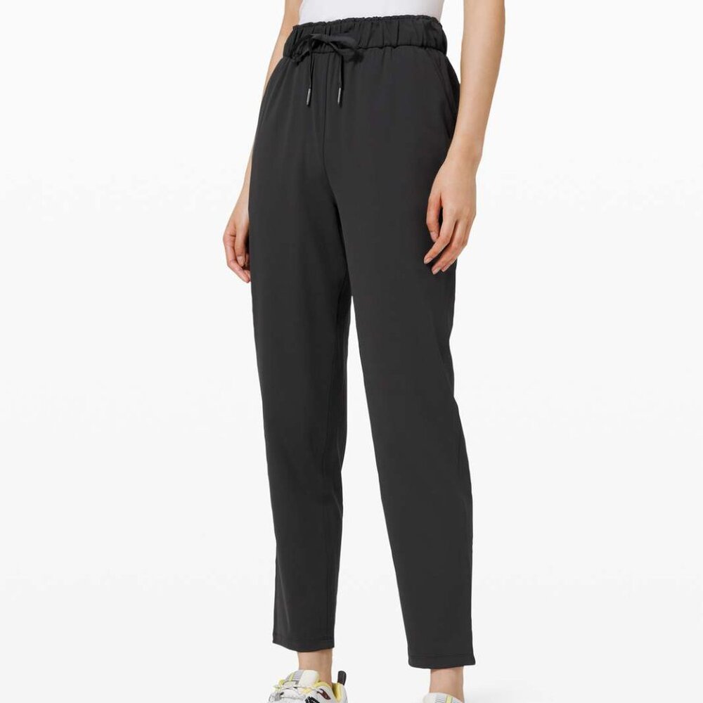 Lululemon Tapered Black Keep Moving Pant size 6 mid rise